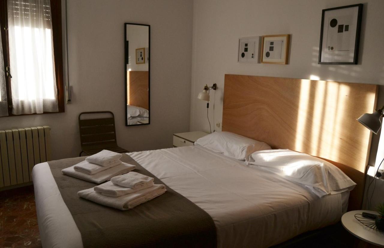 Tres Puentes Anguiano Apartamentos Y Hostal Dış mekan fotoğraf