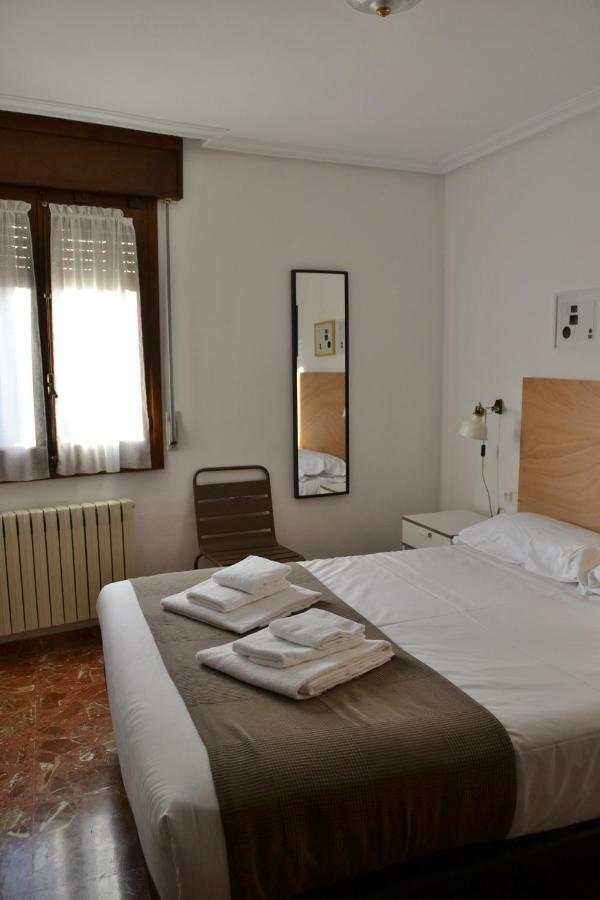 Tres Puentes Anguiano Apartamentos Y Hostal Dış mekan fotoğraf