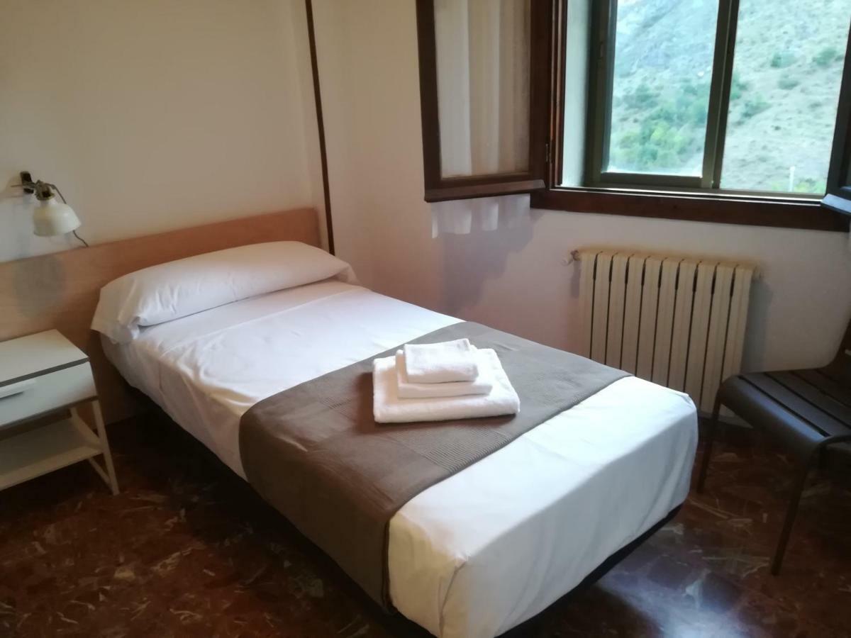Tres Puentes Anguiano Apartamentos Y Hostal Dış mekan fotoğraf