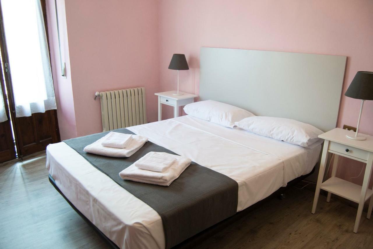 Tres Puentes Anguiano Apartamentos Y Hostal Dış mekan fotoğraf
