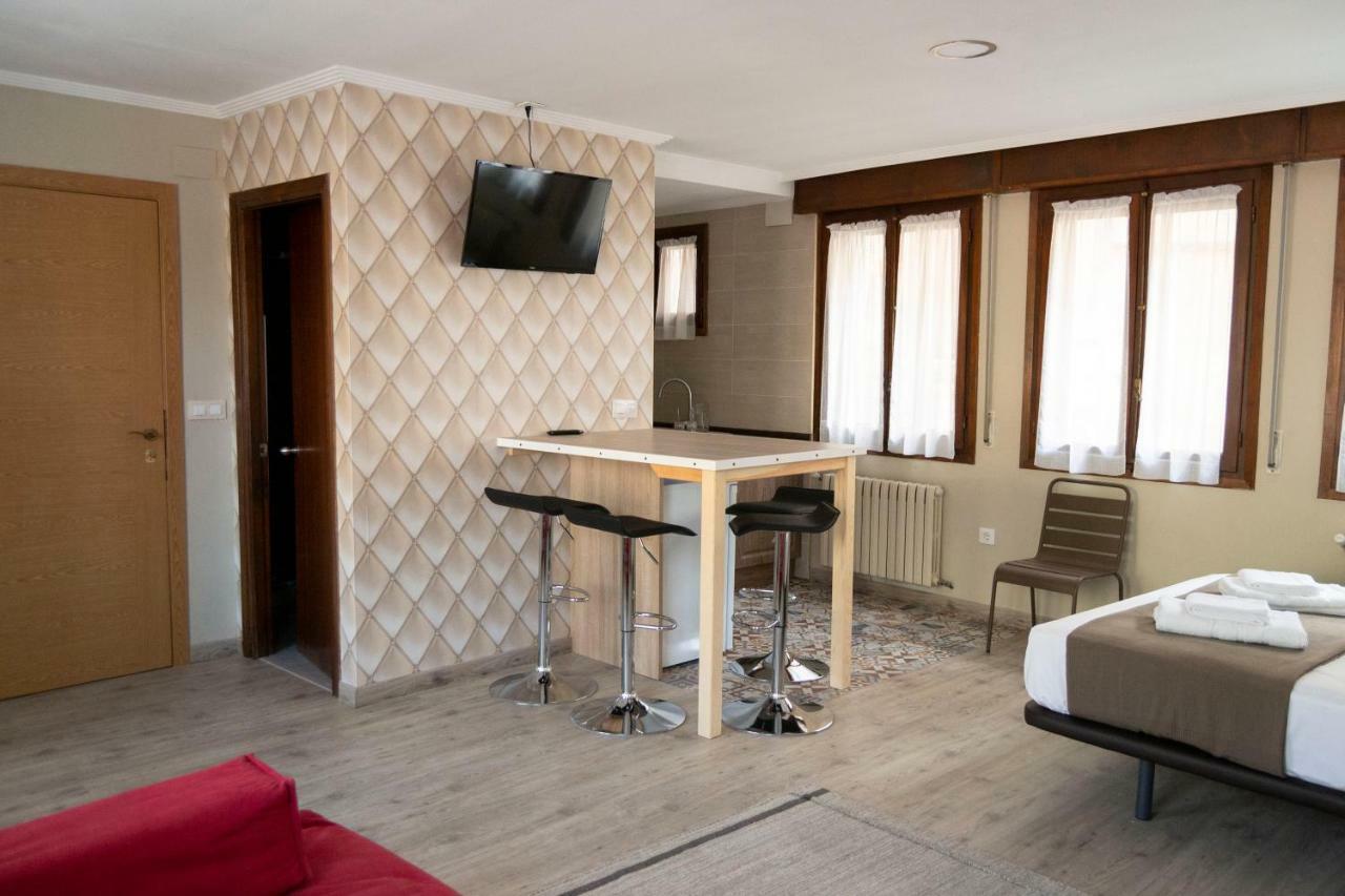 Tres Puentes Anguiano Apartamentos Y Hostal Dış mekan fotoğraf
