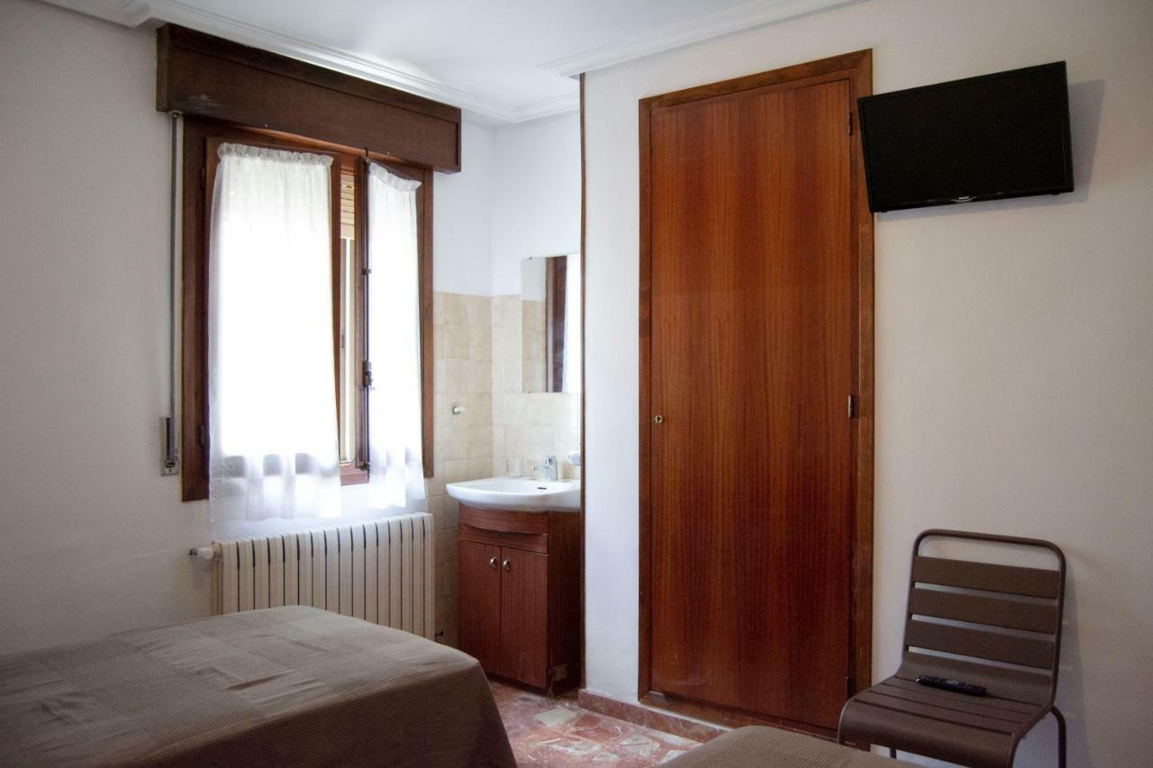 Tres Puentes Anguiano Apartamentos Y Hostal Dış mekan fotoğraf