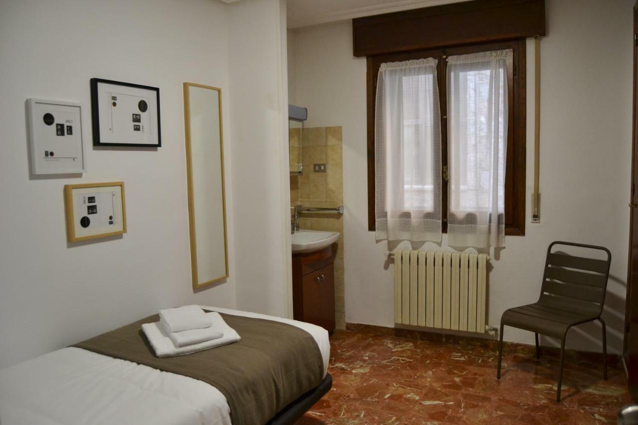 Tres Puentes Anguiano Apartamentos Y Hostal Dış mekan fotoğraf